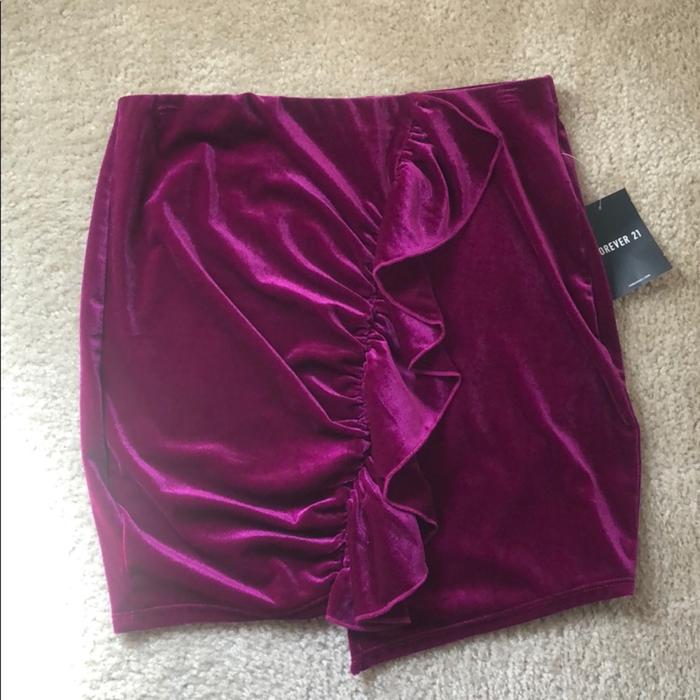 Fuchsia velvety short skirt